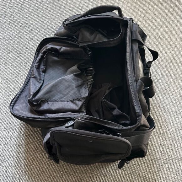 Tumi duffle bag - Picture 4 of 6